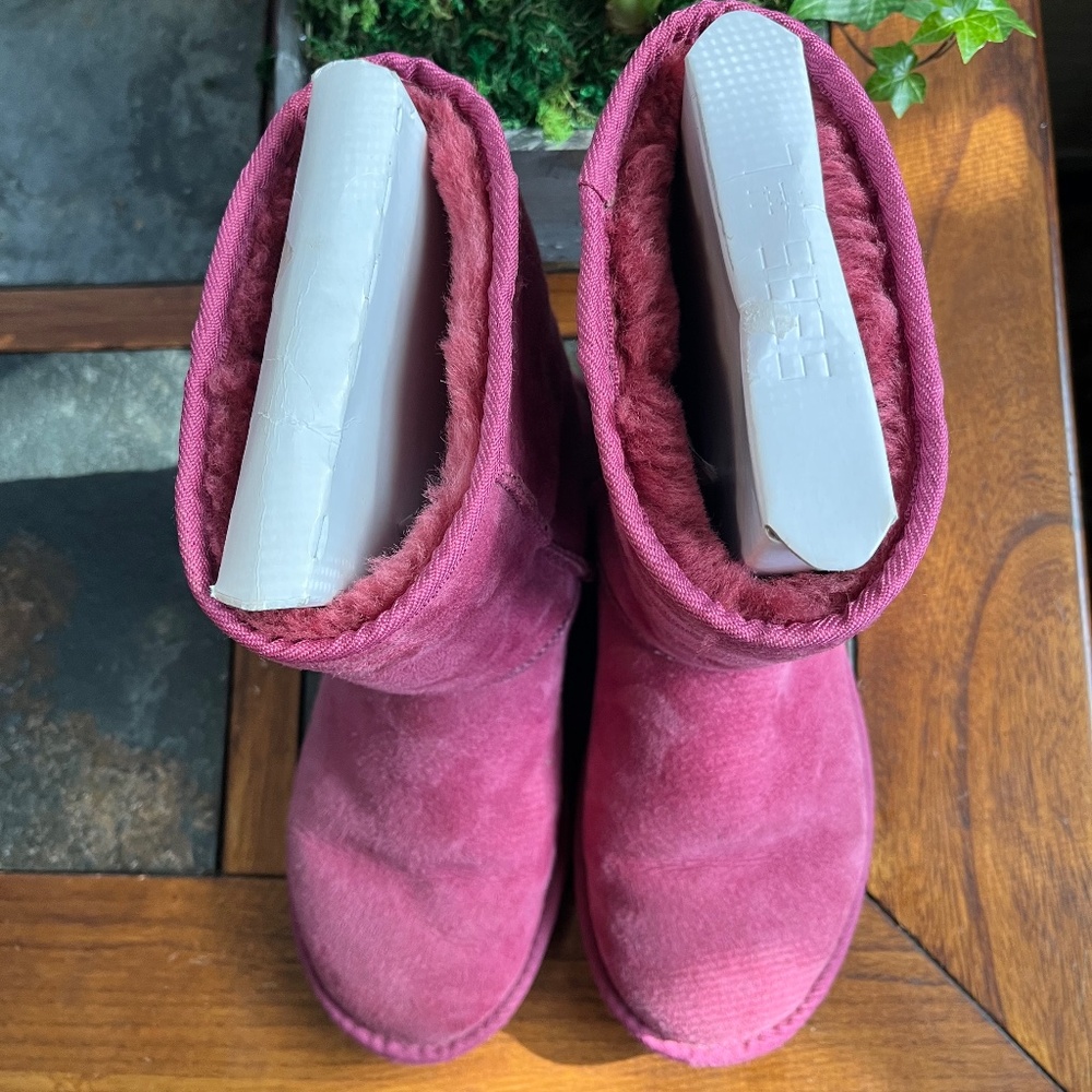 UGG Classic Short Boots  Fuschia Tone  Good Condition With Normal Wear  Size W7 - Picture 4 of 9